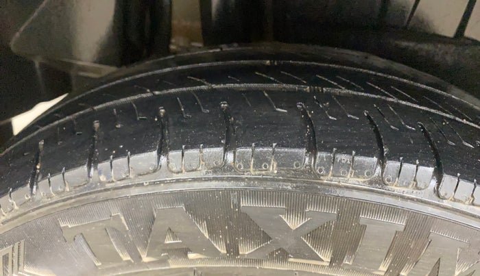 2022 Maruti Dzire VXI, Petrol, Manual, 63,989 km, Right Rear Tyre Tread