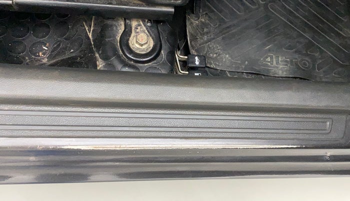 2017 Maruti Alto 800 VXI, Petrol, Manual, 99,056 km, Right running board - Minor scratches