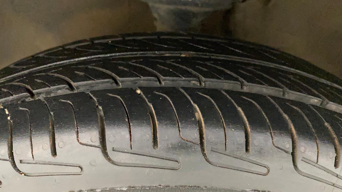 2017 Maruti Alto 800 VXI, Petrol, Manual, 99,056 km, Left Front Tyre Tread
