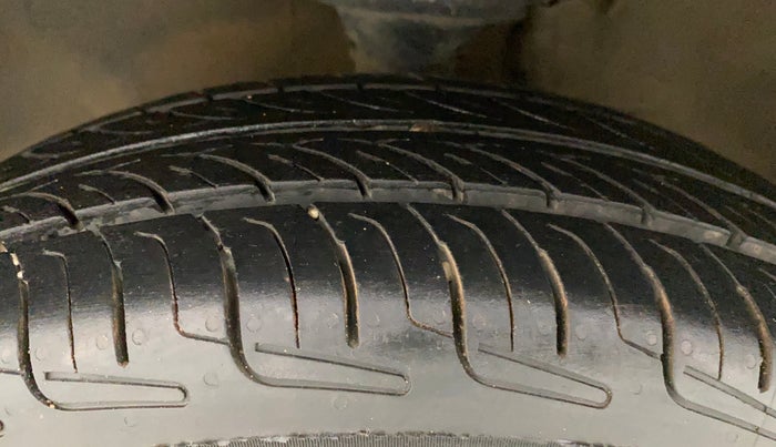 2017 Maruti Alto 800 VXI, Petrol, Manual, 99,056 km, Left Front Tyre Tread