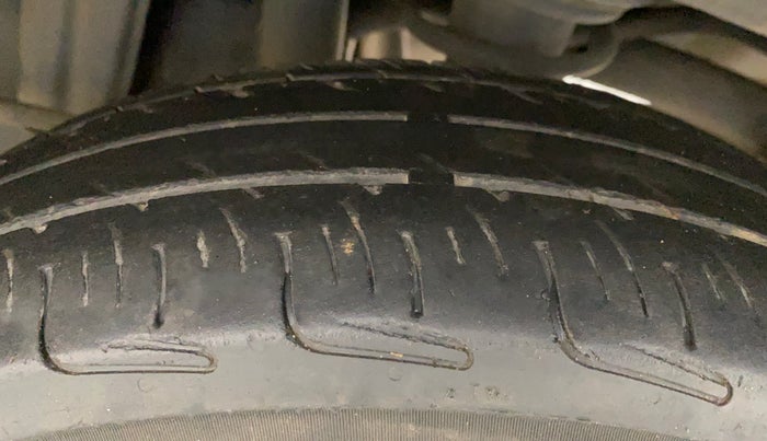 2017 Maruti Alto 800 VXI, Petrol, Manual, 99,056 km, Left Rear Tyre Tread