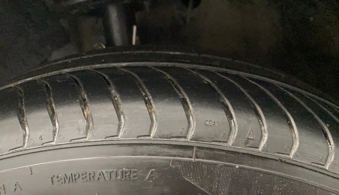 2017 Maruti Baleno DELTA PETROL 1.2, Petrol, Manual, 1,11,080 km, Left Front Tyre Tread