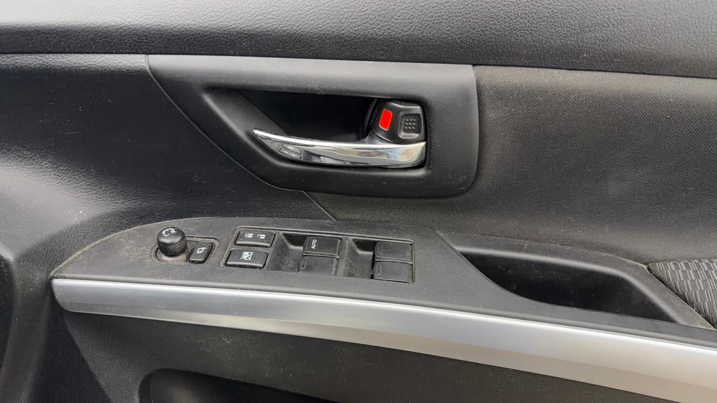 2022 Maruti S Cross ZETA 1.5, Petrol, Manual, 38,135 km, Driver Side Door Panels Control