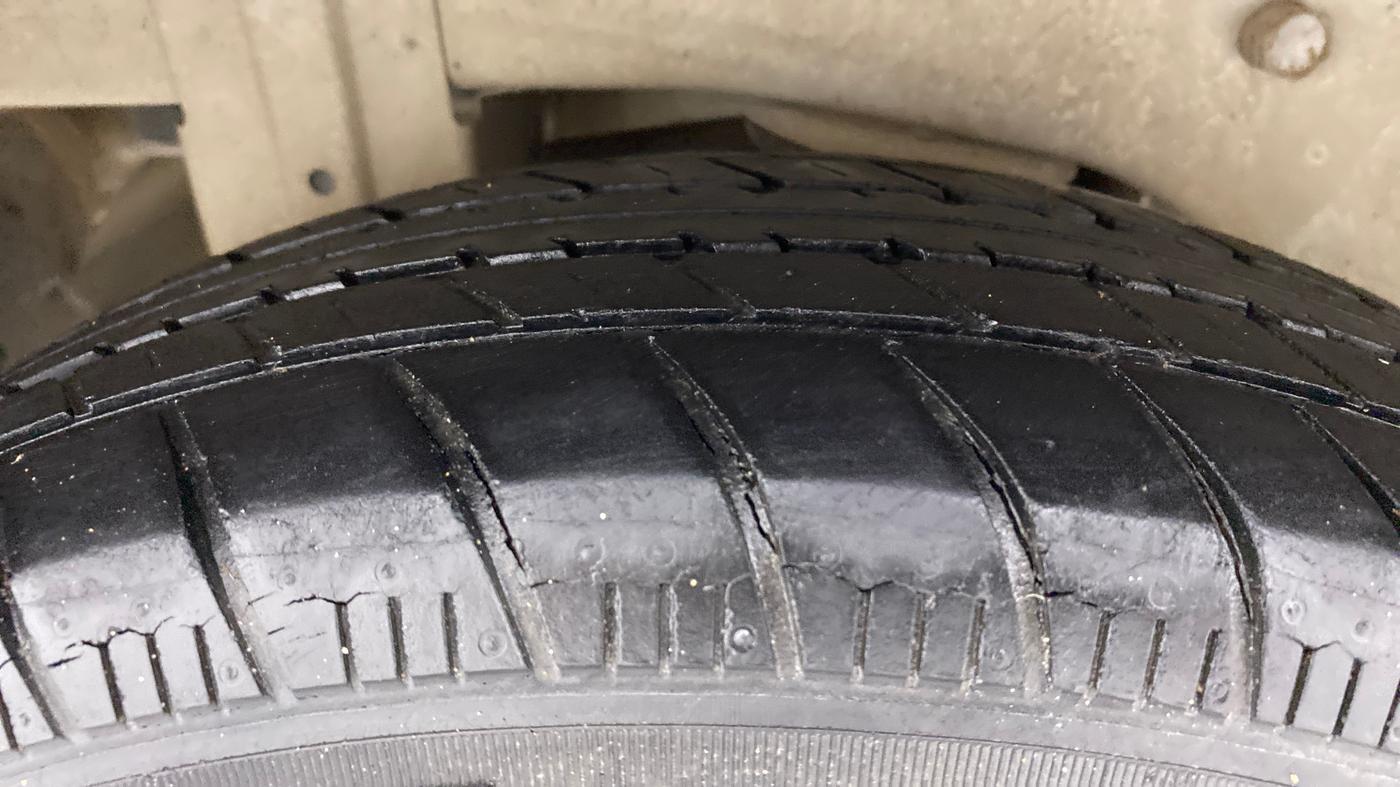 2012 Maruti A Star VXI (ABS) AT, Petrol, Automatic, 26,789 km, Right Rear Tyre Tread
