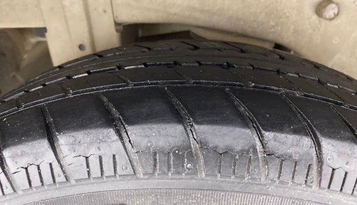 2012 Maruti A Star VXI (ABS) AT, Petrol, Automatic, 26,789 km, Right Rear Tyre Tread