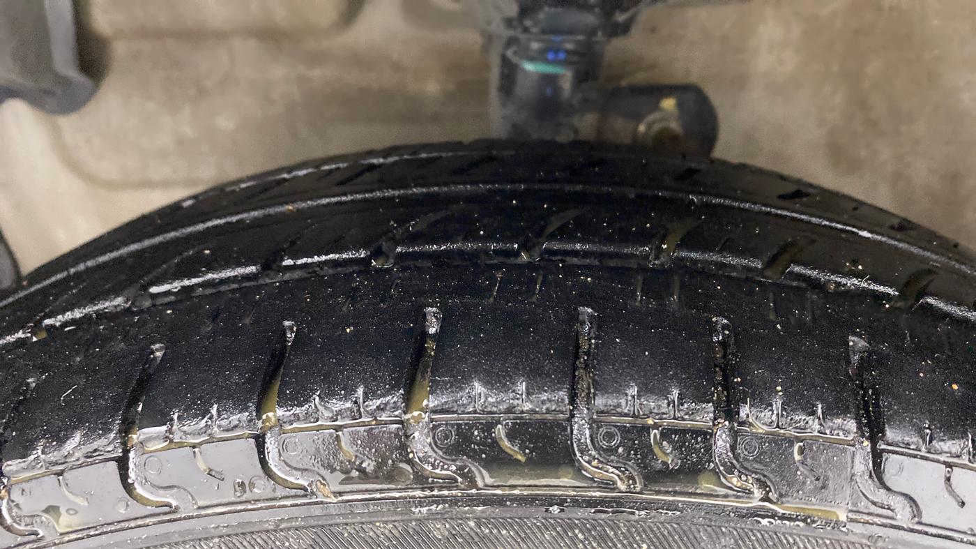 2012 Maruti A Star VXI (ABS) AT, Petrol, Automatic, 26,789 km, Left Front Tyre Tread