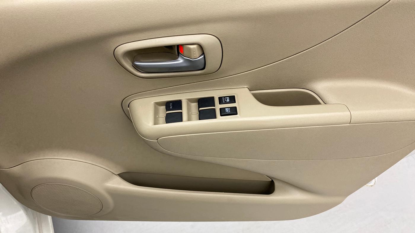 2012 Maruti A Star VXI (ABS) AT, Petrol, Automatic, 26,789 km, Driver Side Door Panels Control