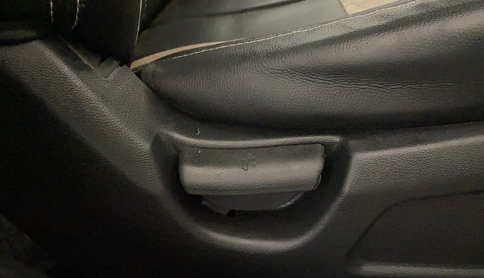 2019 Hyundai Elite i20 MAGNA PLUS 1.2, Petrol, Manual, 73,275 km, Driver Side Adjustment Panel