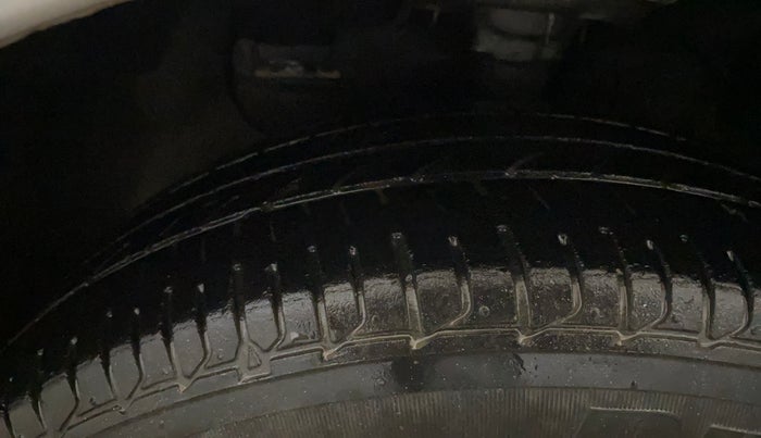 2019 Hyundai Elite i20 MAGNA PLUS 1.2, Petrol, Manual, 73,275 km, Left Front Tyre Tread