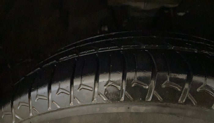 2019 Hyundai Elite i20 MAGNA PLUS 1.2, Petrol, Manual, 73,275 km, Right Front Tyre Tread