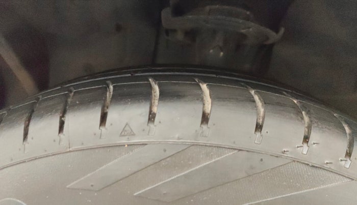 2017 Ford Figo Aspire TITANIUM 1.2 PETROL, Petrol, Manual, 42,612 km, Left Front Tyre Tread