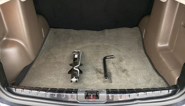 2016 Renault Duster RXZ AMT 110 PS, Diesel, Automatic, 74,494 km, Boot Inside
