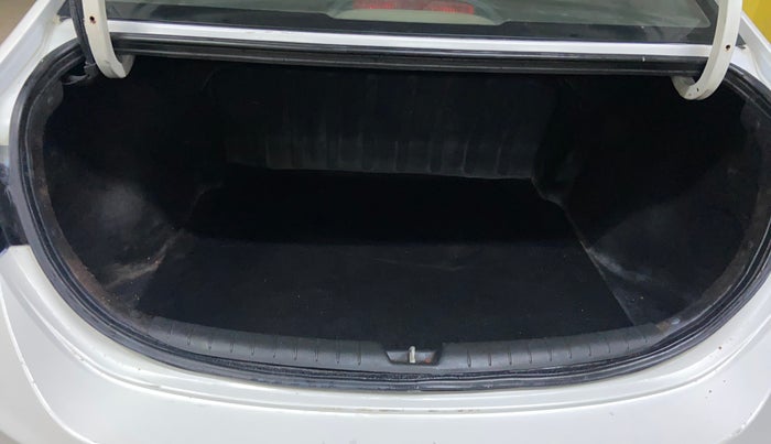 2018 Hyundai Verna 1.6 VTVT SX, Petrol, Manual, 75,728 km, Boot Inside