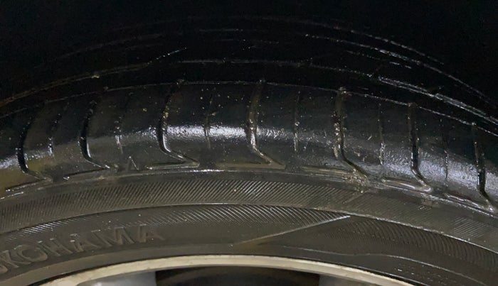 2018 Hyundai Verna 1.6 VTVT SX, Petrol, Manual, 75,728 km, Left Front Tyre Tread
