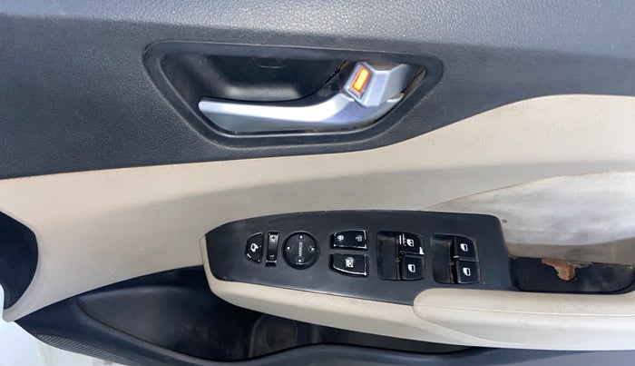 2018 Hyundai Verna 1.6 VTVT SX, Petrol, Manual, 75,728 km, Driver Side Door Panels Control