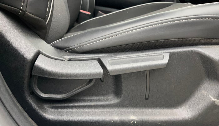 2024 Hyundai EXTER SX 1.2 MT Hy-CNG Duo , CNG, Manual, 26,917 km, Driver Side Adjustment Panel