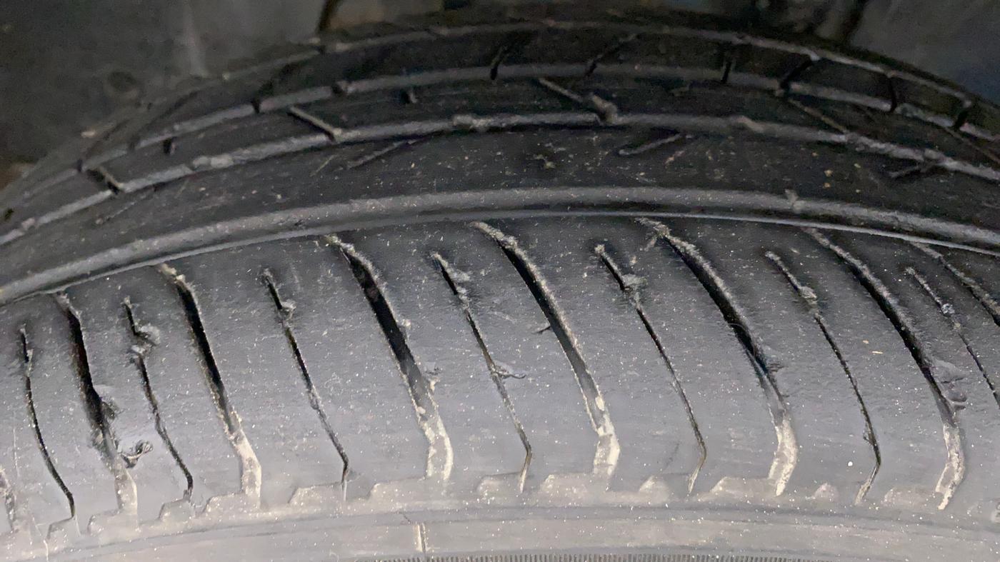 2021 Renault Kiger RXZ 1.0 TURBO MT, Petrol, Manual, 10,133 km, Left Front Tyre Tread