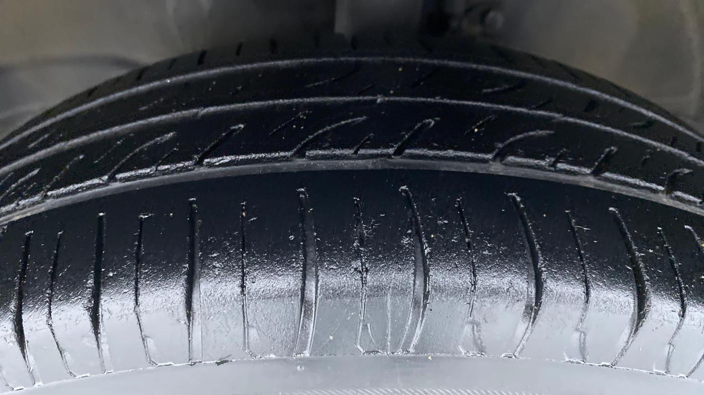 2014 Maruti Wagon R 1.0 VXI, Petrol, Manual, 48,152 km, Left Front Tyre Tread