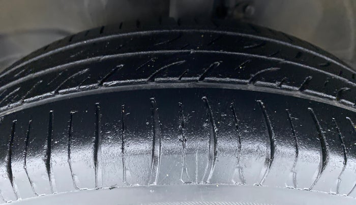 2014 Maruti Wagon R 1.0 VXI, Petrol, Manual, 48,152 km, Left Front Tyre Tread