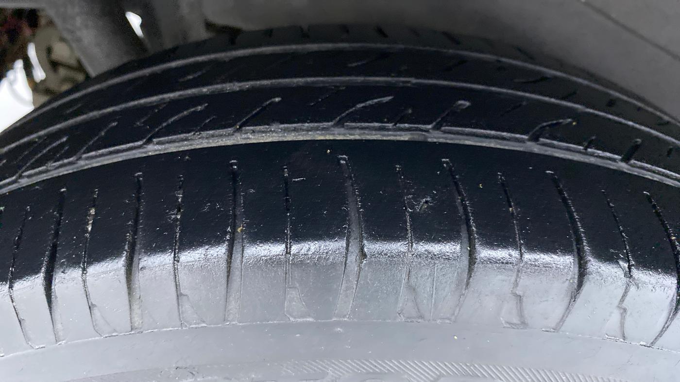 2014 Maruti Wagon R 1.0 VXI, Petrol, Manual, 48,152 km, Right Rear Tyre Tread