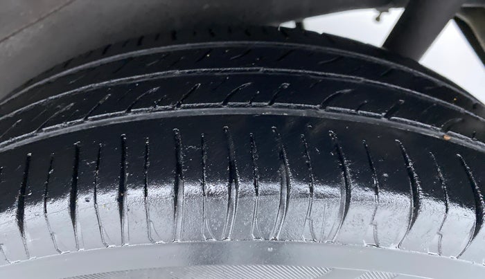 2014 Maruti Wagon R 1.0 VXI, Petrol, Manual, 48,152 km, Left Rear Tyre Tread