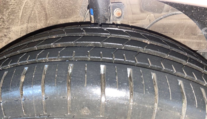 2022 Maruti Dzire ZXI AMT, Petrol, Automatic, 2,822 km, Right Front Tyre Tread