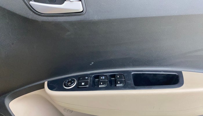 2017 Hyundai Grand i10 SPORTZ 1.2 KAPPA VTVT, Petrol, Manual, 35,519 km, Driver Side Door Panels Control