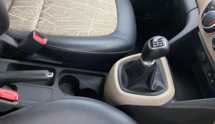 2017 Hyundai Grand i10 SPORTZ 1.2 KAPPA VTVT, Petrol, Manual, 35,519 km, Gear Lever