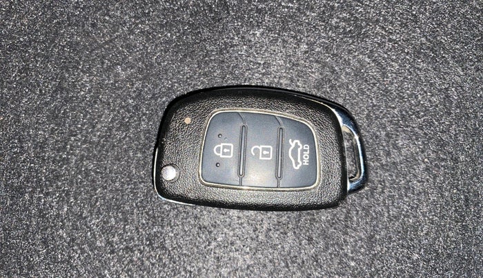 2015 Hyundai Xcent S 1.2, Petrol, Manual, 20,372 km, Key Close Up