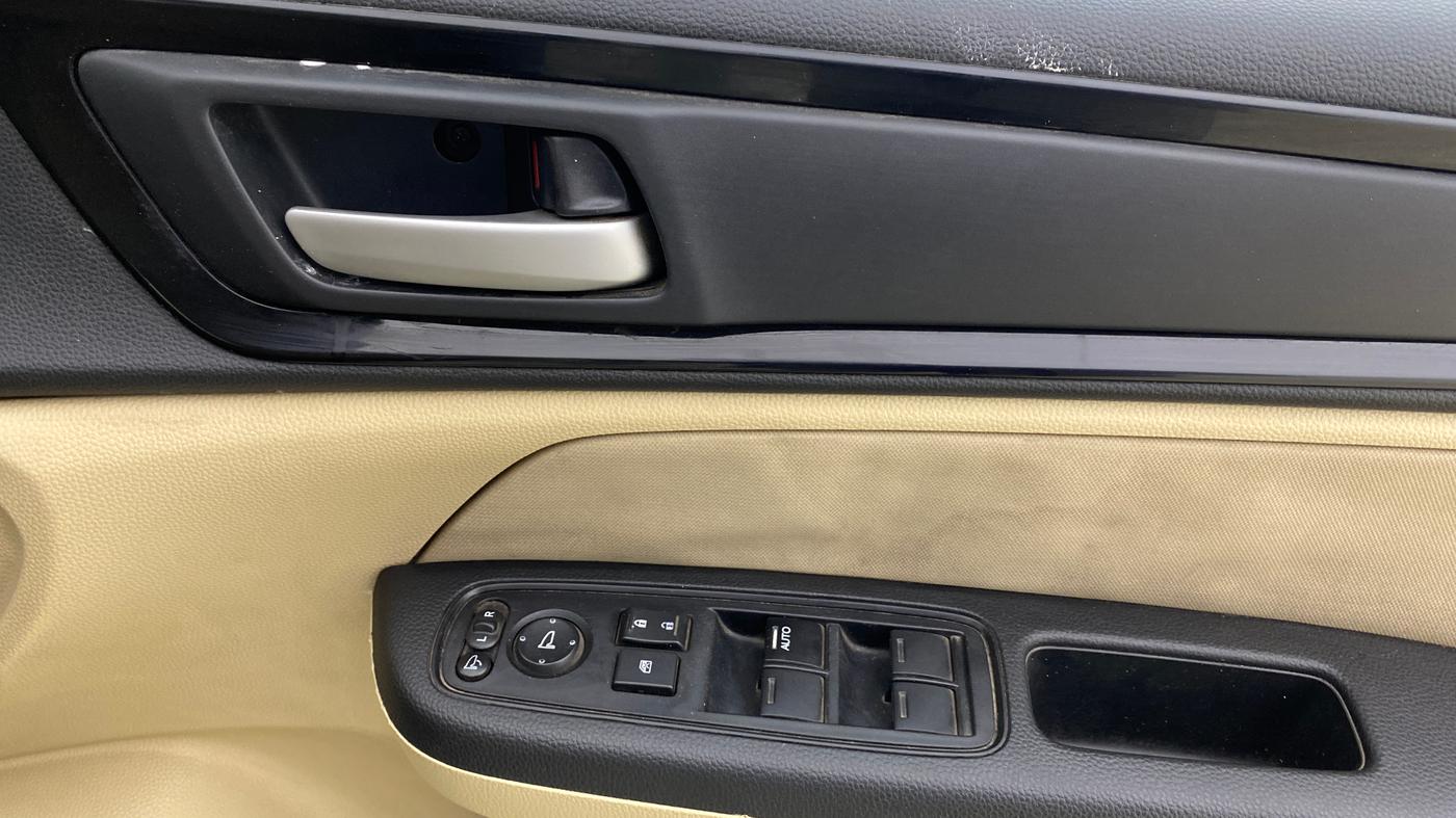 2019 Honda Amaze 1.2L I-VTEC V, Petrol, Manual, 47,175 km, Driver Side Door Panels Control