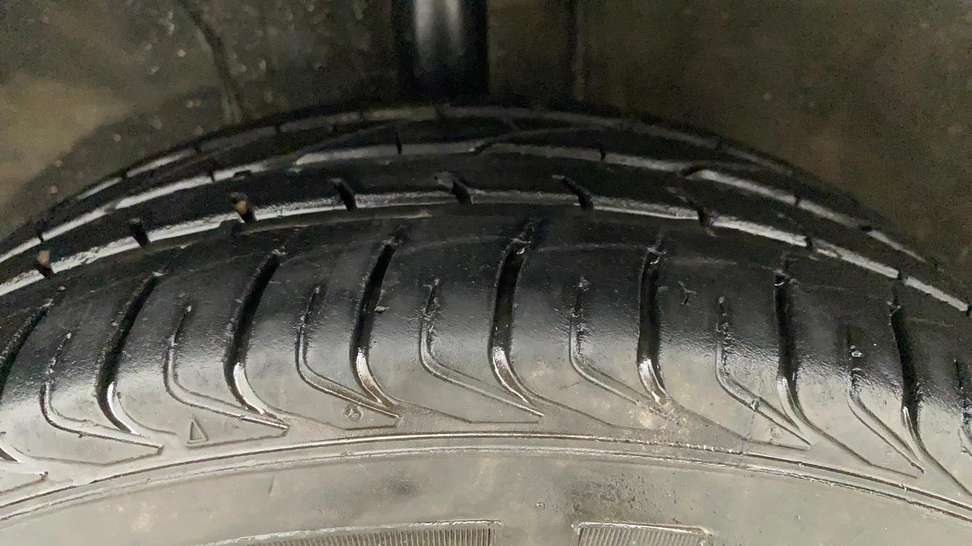 2011 Toyota Etios G SP, Petrol, Manual, 88,554 km, Left Front Tyre Tread
