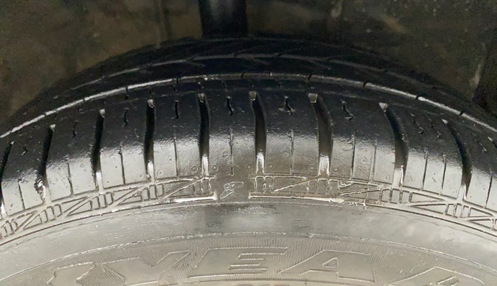 2011 Toyota Etios G SP, Petrol, Manual, 88,554 km, Right Front Tyre Tread