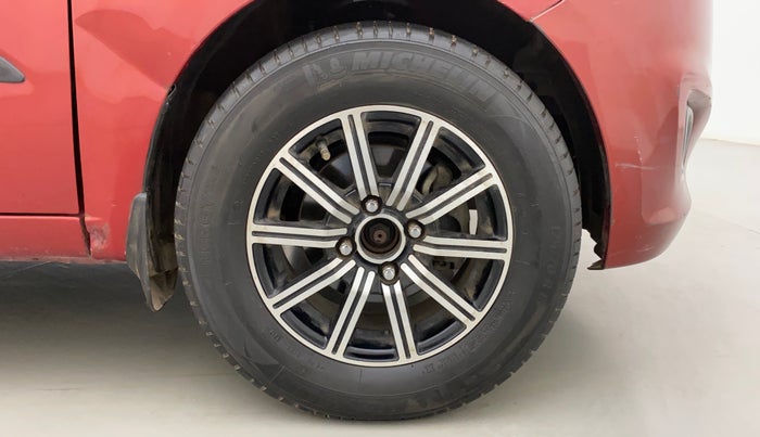 2013 Hyundai i10 MAGNA 1.2, Petrol, Manual, 1,03,800 km, Right Front Wheel