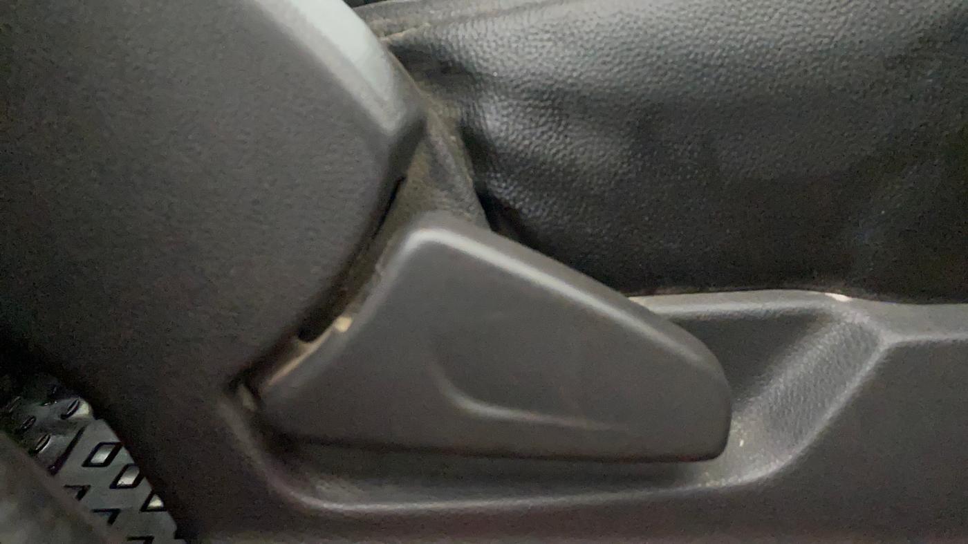 2016 Renault Kwid RXT 0.8, Petrol, Manual, 1,16,802 km, Driver Side Adjustment Panel