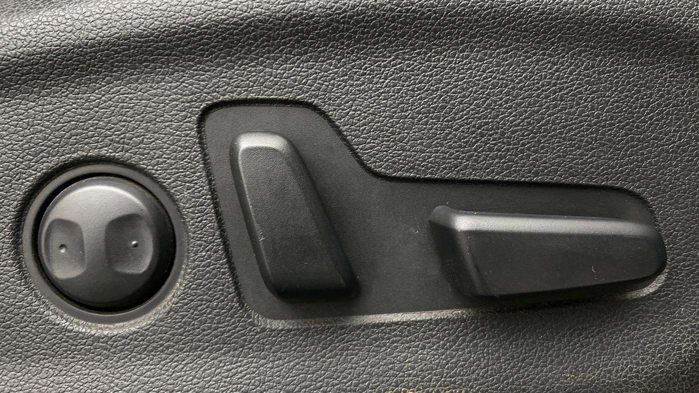 2017 Hyundai Tucson GLS 2WD AT DIESEL, Diesel, Automatic, 43,291 km, Driver Side Adjustment Panel