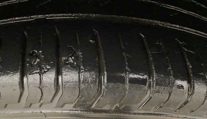 2024 Volkswagen VIRTUS TOPLINE TSI 1.0 AT, Petrol, Automatic, 25,122 km, Right Front Tyre Tread