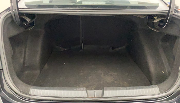 2024 Volkswagen VIRTUS TOPLINE TSI 1.0 AT, Petrol, Automatic, 25,122 km, Boot Inside