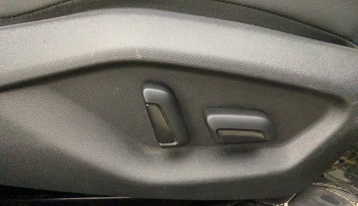 2024 Volkswagen VIRTUS TOPLINE TSI 1.0 AT, Petrol, Automatic, 25,122 km, Driver Side Adjustment Panel