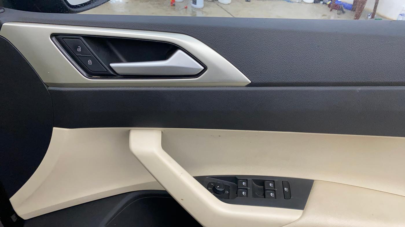 2024 Volkswagen VIRTUS TOPLINE TSI 1.0 AT, Petrol, Automatic, 25,122 km, Driver Side Door Panels Control