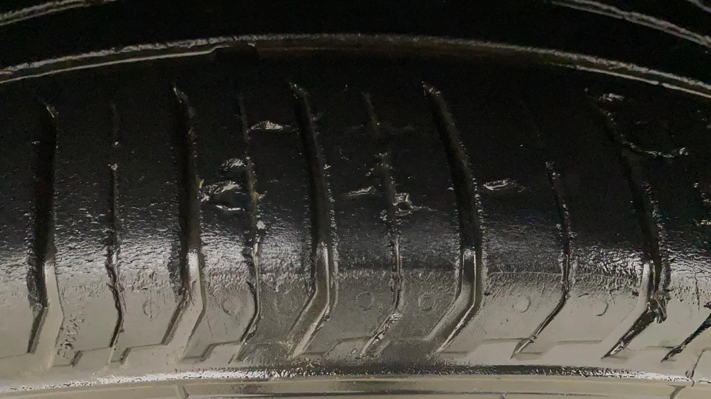 2024 Volkswagen VIRTUS TOPLINE TSI 1.0 AT, Petrol, Automatic, 25,122 km, Left Front Tyre Tread