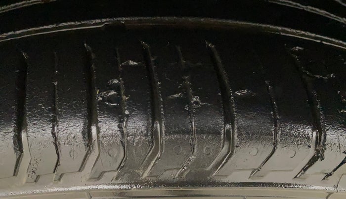 2024 Volkswagen VIRTUS TOPLINE TSI 1.0 AT, Petrol, Automatic, 25,122 km, Left Front Tyre Tread