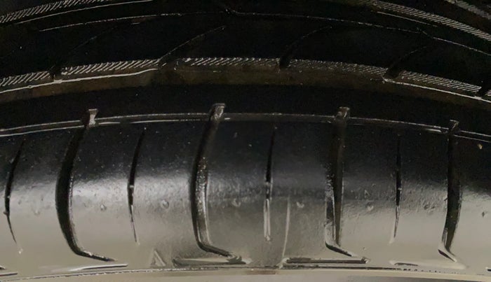 2024 Volkswagen VIRTUS TOPLINE TSI 1.0 AT, Petrol, Automatic, 25,122 km, Left Rear Tyre Tread