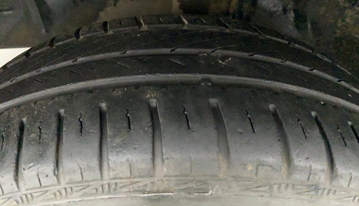 2012 Toyota Etios G, Petrol, Manual, 90,916 km, Left Front Tyre Tread