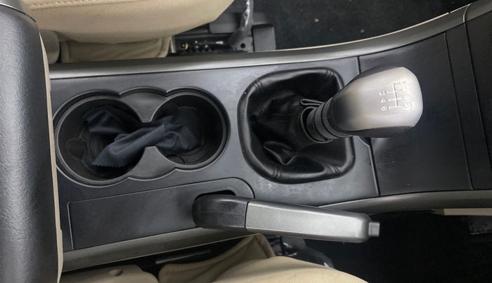 2017 Mahindra XUV500 W6, Diesel, Manual, 25,130 km, Gear Lever