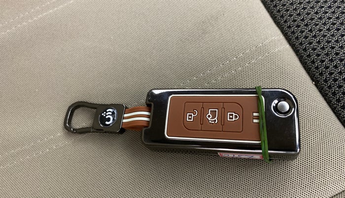 2017 Mahindra XUV500 W6, Diesel, Manual, 25,130 km, Key Close Up