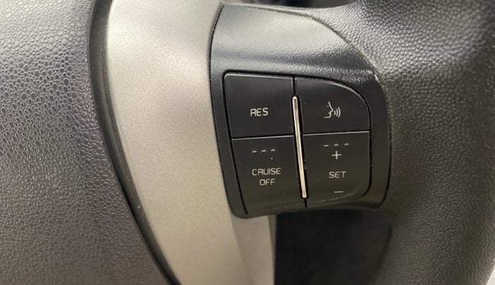 2017 Mahindra XUV500 W6, Diesel, Manual, 25,130 km, Adaptive Cruise Control