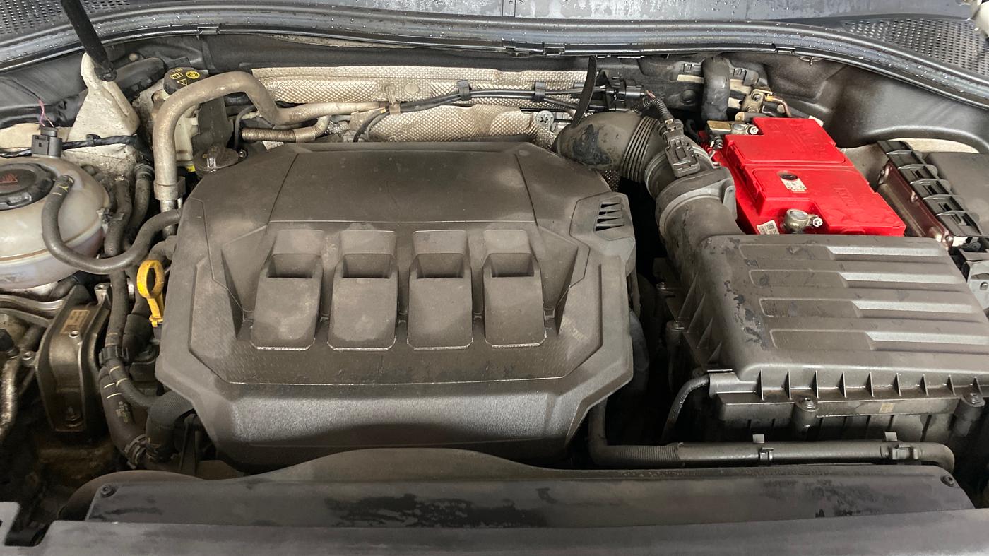 2022 Volkswagen TIGUAN ELEGANCE 2.0 TSI DSG, Petrol, Automatic, 55,240 km, Engine View