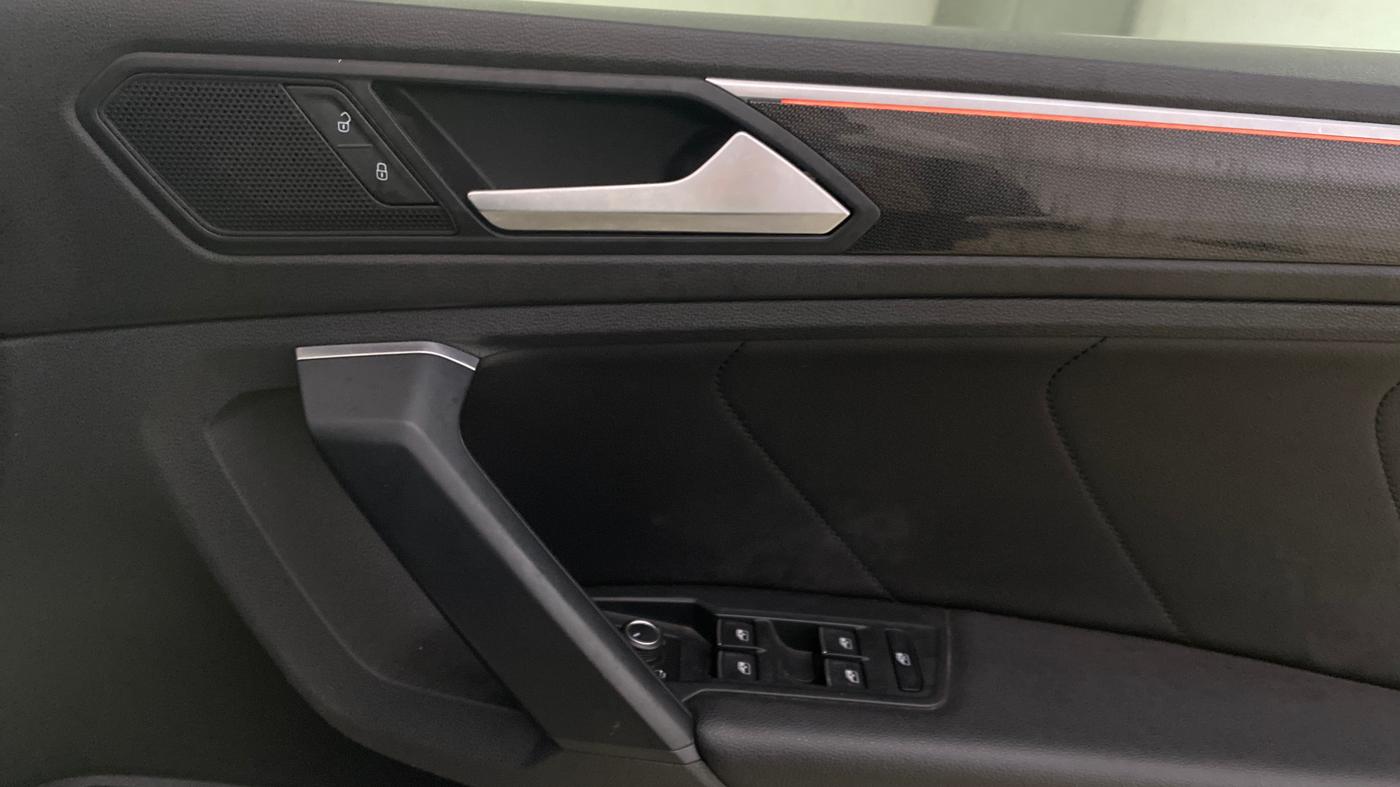 2022 Volkswagen TIGUAN ELEGANCE 2.0 TSI DSG, Petrol, Automatic, 55,240 km, Driver Side Door Panels Control