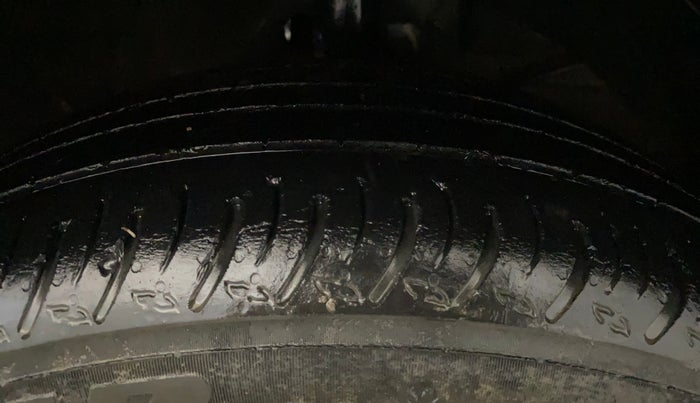 2022 Maruti XL6 ALPHA PLUS AT, Petrol, Automatic, 37,838 km, Right Front Tyre Tread