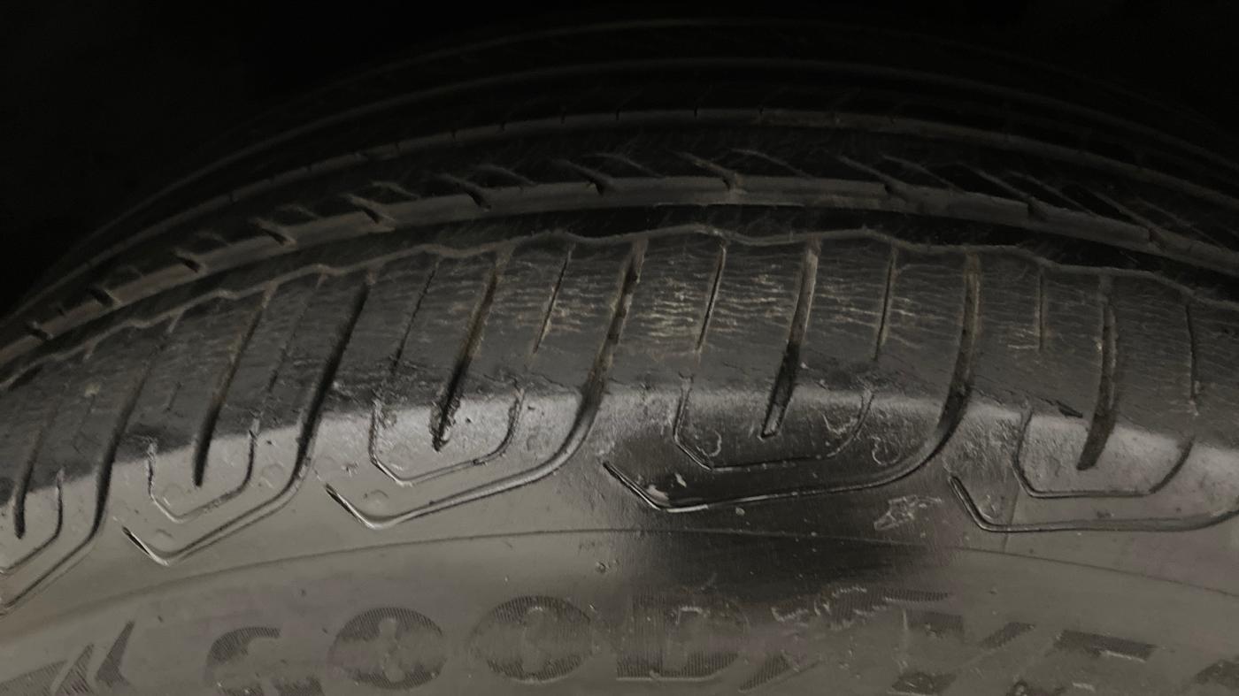 2014 Skoda Superb ELEGANCE 1.8 TSI AT, Petrol, Automatic, 76,935 km, Left Front Tyre Tread
